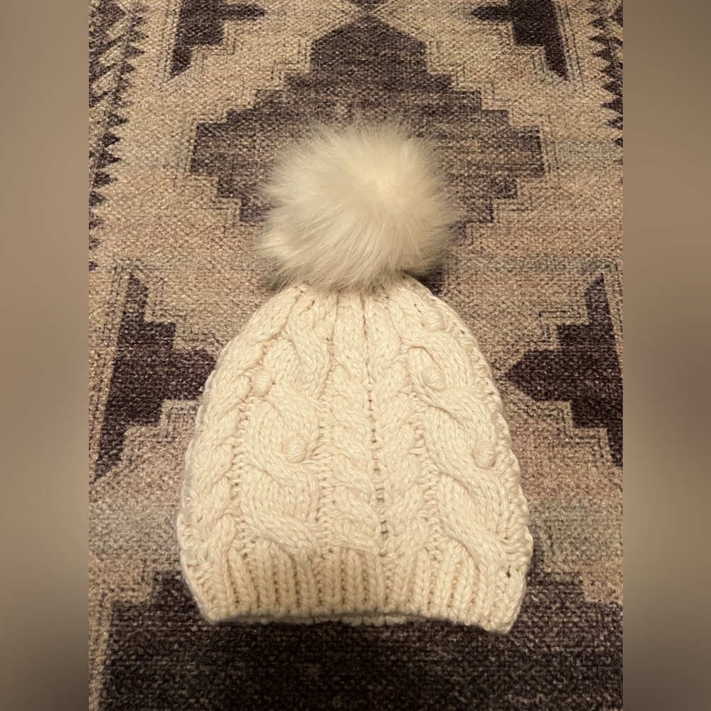 American Eagle white toboggan with removable pom